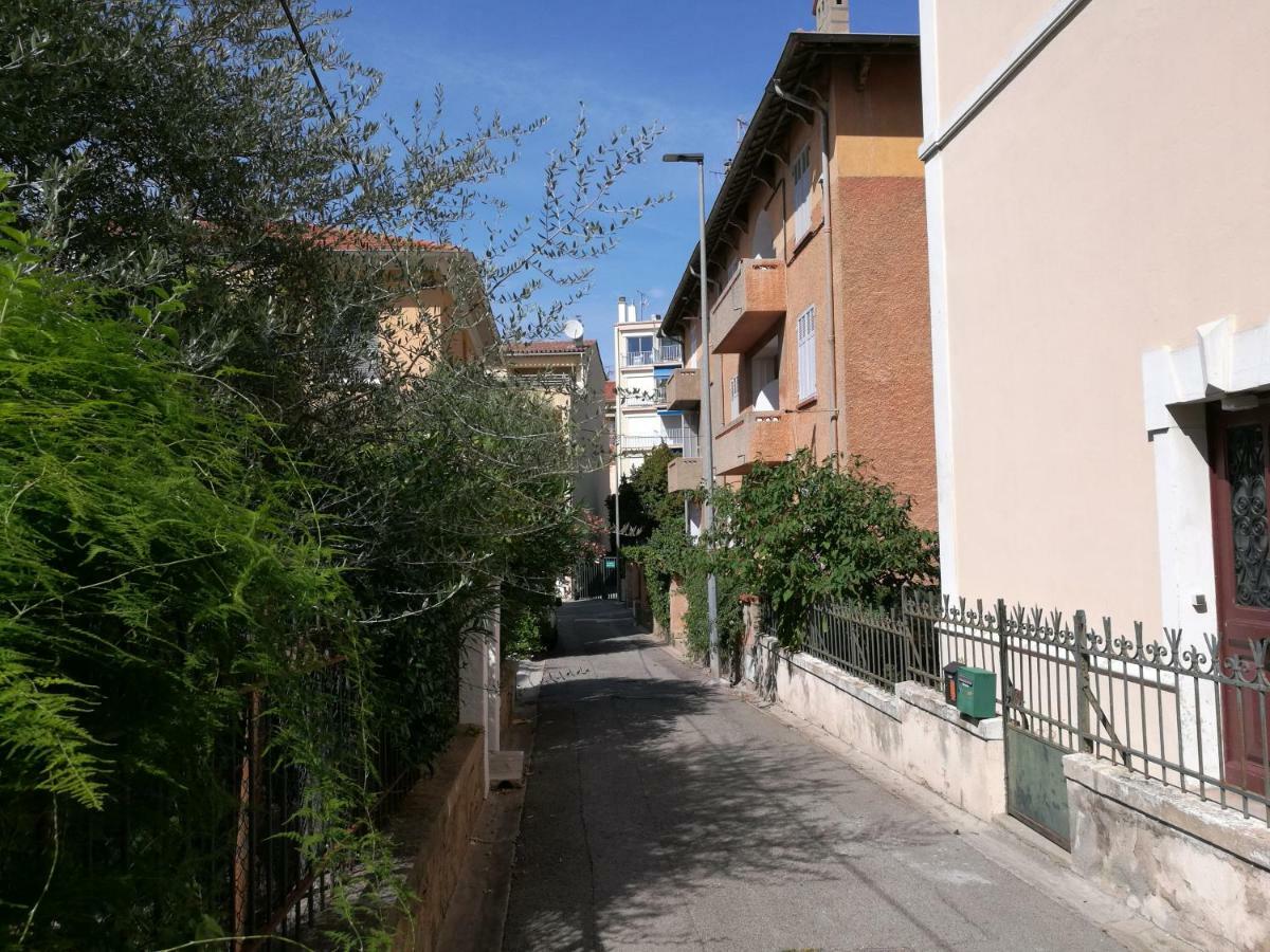 L'Amandine ,45 M2 Terrasse Et Garage Centre Ville Saint-Raphaël Exterior foto